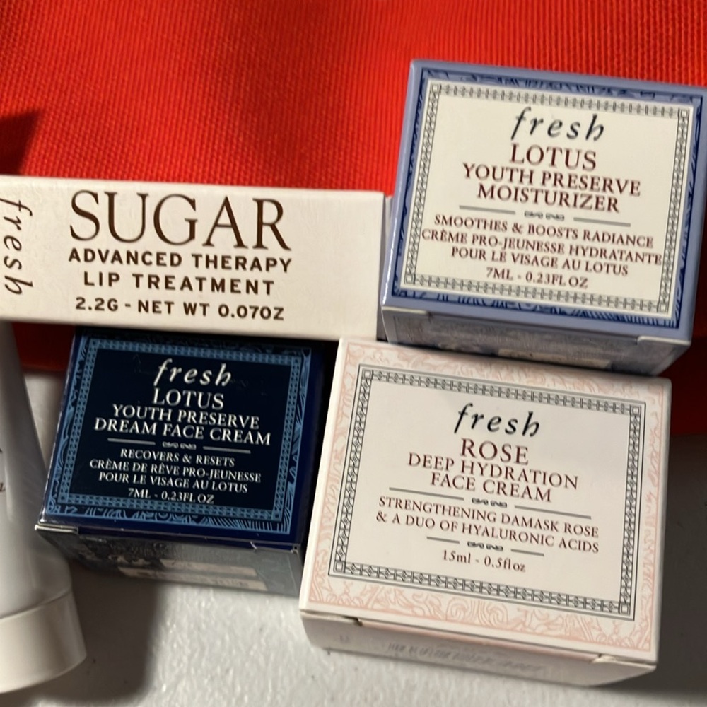 NEW Fresh Skincare Set - Picture 3 of 3